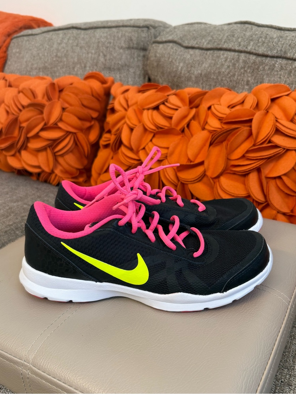 Nike Core Motion TR 2 Black & Pink Training Sneakers
